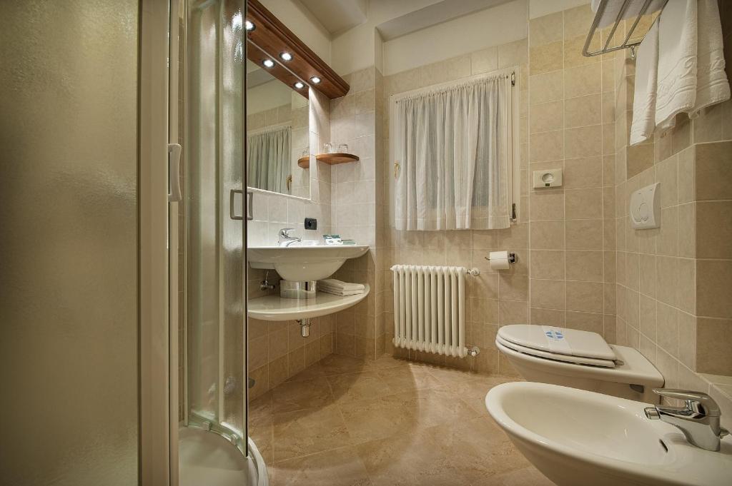 Hotel Larice Bianco Бормио Номер фото