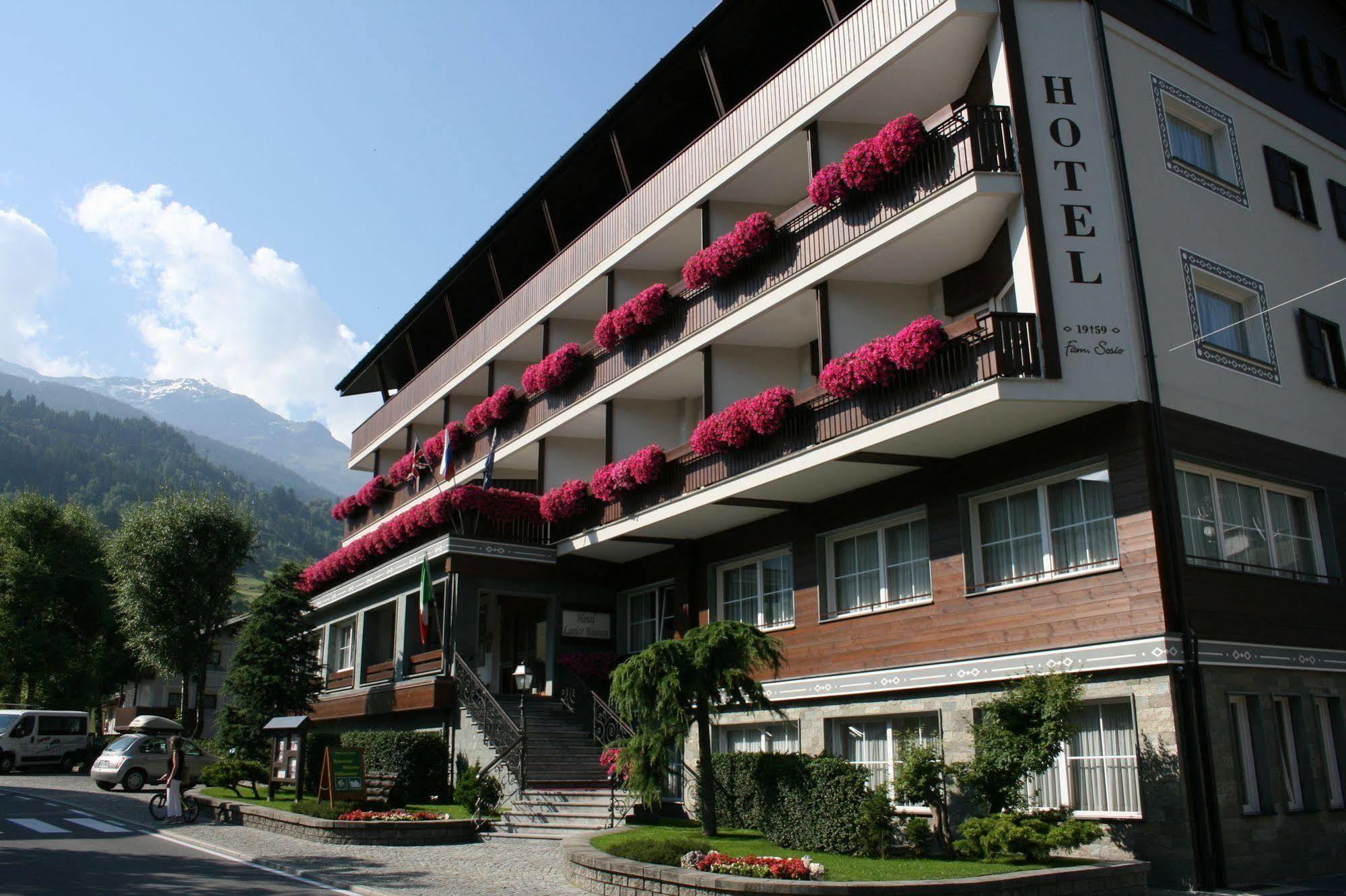 Hotel Larice Bianco Бормио Экстерьер фото